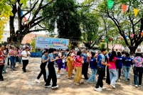 LINE_ALBUM_รดน้ำขอพรท่านรอง_260408_100