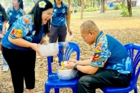 LINE_ALBUM_รดน้ำขอพรท่านรอง_260408_11