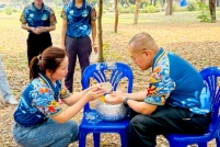 LINE_ALBUM_รดน้ำขอพรท่านรอง_260408_16