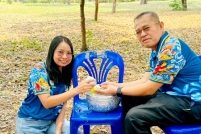 LINE_ALBUM_รดน้ำขอพรท่านรอง_260408_21