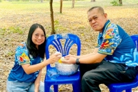 LINE_ALBUM_รดน้ำขอพรท่านรอง_260408_22