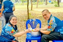 LINE_ALBUM_รดน้ำขอพรท่านรอง_260408_27