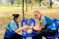 LINE_ALBUM_รดน้ำขอพรท่านรอง_260408_40