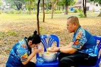 LINE_ALBUM_รดน้ำขอพรท่านรอง_260408_45