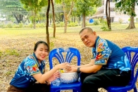 LINE_ALBUM_รดน้ำขอพรท่านรอง_260408_56