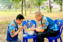 LINE_ALBUM_รดน้ำขอพรท่านรอง_260408_59