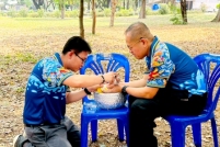 LINE_ALBUM_รดน้ำขอพรท่านรอง_260408_63