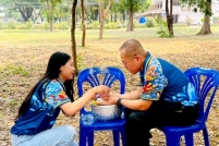 LINE_ALBUM_รดน้ำขอพรท่านรอง_260408_68