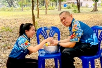 LINE_ALBUM_รดน้ำขอพรท่านรอง_260408_71