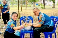 LINE_ALBUM_รดน้ำขอพรท่านรอง_260408_74