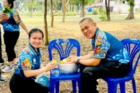 LINE_ALBUM_รดน้ำขอพรท่านรอง_260408_75