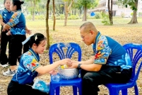 LINE_ALBUM_รดน้ำขอพรท่านรอง_260408_77