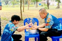 LINE_ALBUM_รดน้ำขอพรท่านรอง_260408_79