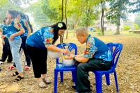 LINE_ALBUM_รดน้ำขอพรท่านรอง_260408_8