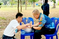 LINE_ALBUM_รดน้ำขอพรท่านรอง_260408_81