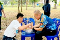 LINE_ALBUM_รดน้ำขอพรท่านรอง_260408_82