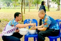 LINE_ALBUM_รดน้ำขอพรท่านรอง_260408_84