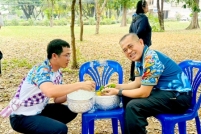 LINE_ALBUM_รดน้ำขอพรท่านรอง_260408_85