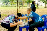 LINE_ALBUM_รดน้ำขอพรท่านรอง_260408_89