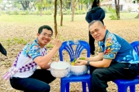 LINE_ALBUM_รดน้ำขอพรท่านรอง_260408_90