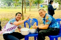 LINE_ALBUM_รดน้ำขอพรท่านรอง_260408_91