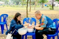 LINE_ALBUM_รดน้ำขอพรท่านรอง_260408_93