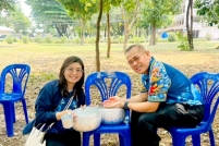 LINE_ALBUM_รดน้ำขอพรท่านรอง_260408_98